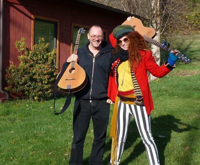 David Rovics and Elona Planman get wobbly